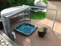 Een jacuzzi-overdekking bespaart u een koude douche