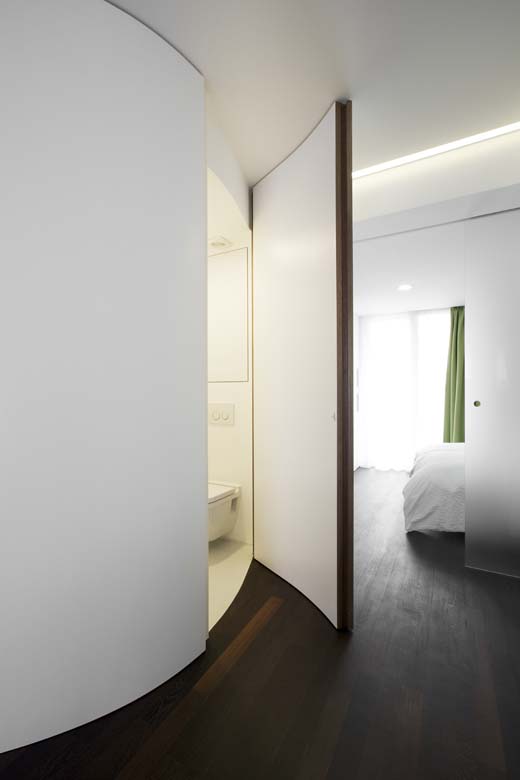 Appartement wordt mini-loft dankzij wonderwall, Barrera Pablo Architects