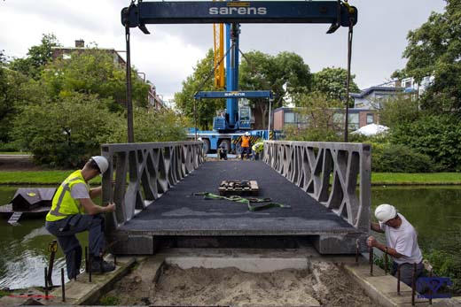 Ultradunne onderhoudsvrije brug wint Betonprijs 2013