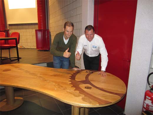 Tom Boonen en Wilfried Peeters bij de unieke designtafel Vive Le Vélo