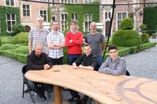 Unieke designtafel Vive Le Vélo wordt geveild