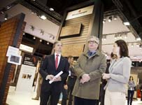 Prins Laurent bezoekt Wienerberger stand op Batibouw