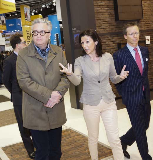 Prins Laurent bezoekt Wienerberger stand op Batibouw