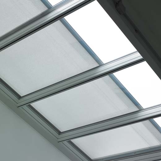 Renson Topfix VMS: Windvaste horizontale zonwering voor Velux Modular Skylights