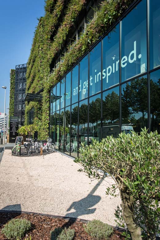Groene gevel van 50.000 levende planten in Antwerpen