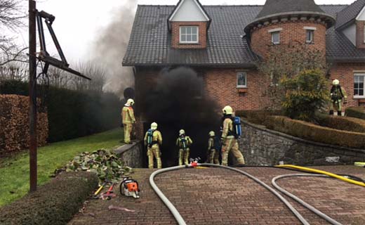 Rookmelder alarmeert en redt bewoonster