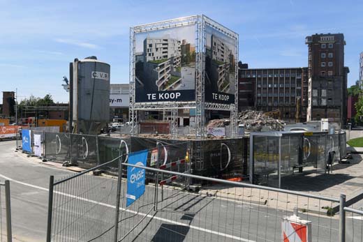 Binnenschepen voeren bouwmaterialen aan