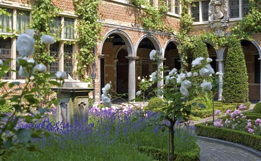 Museum Plantin-Moretus eert 500 jaar Dodoens tijdens Open tuinen