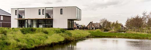 Strakke villa aan het water van Lautenbag Architectuur