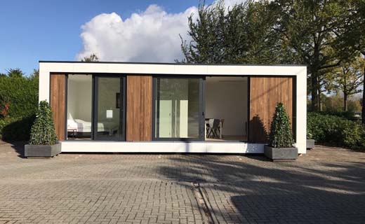 Russell Woods mikt met Tymber Buildings op compact wonen en werken