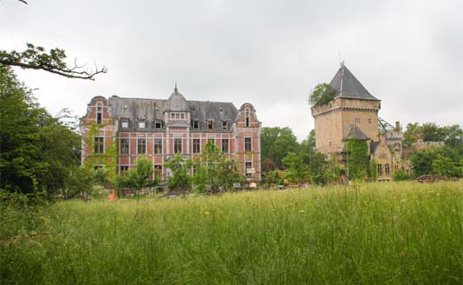 Projectgrond met subliem zicht op Maasvallei te koop 