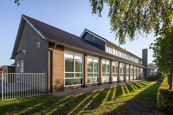 Opening van de eerste School vol Energie De Leister Igge in Opeinde