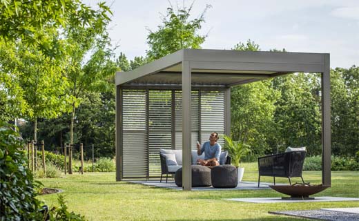 Renson-Algarve-van-terrasoverkapping-tot-carport-in-een-en-dezelfde-stijl