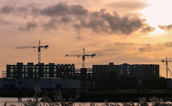 Nieuwbouw in het slop: wanneer grijpt de overheid in?