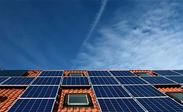 Hoe-werken-zonnepanelen-precies-en-wat-brengen-de-nieuwste-modellen-op