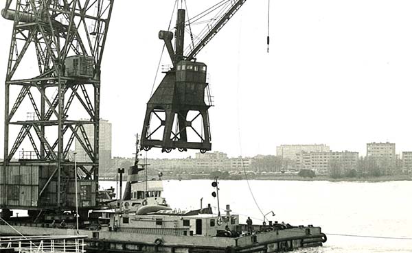 Het MAS verhuist twee kranen