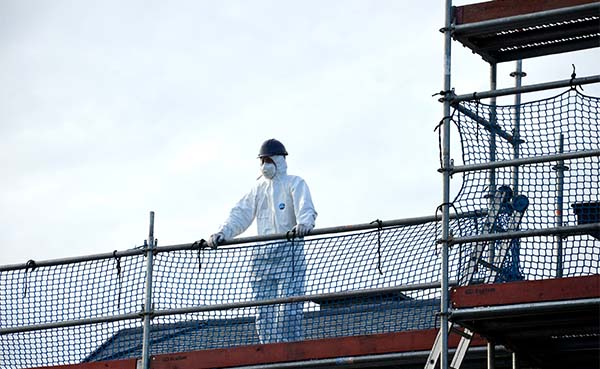 Asbest verwijderen zonder begeleiding niet zonder gevaren!