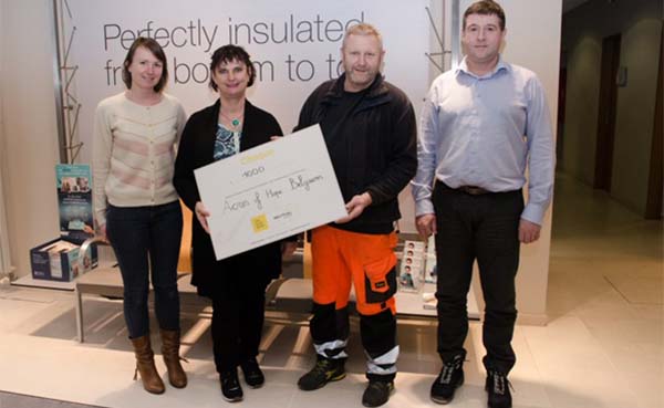 Recticel-Insulation-schenkt-cheque-van-E-1000-aan-Acres-of-Hope-Belgium