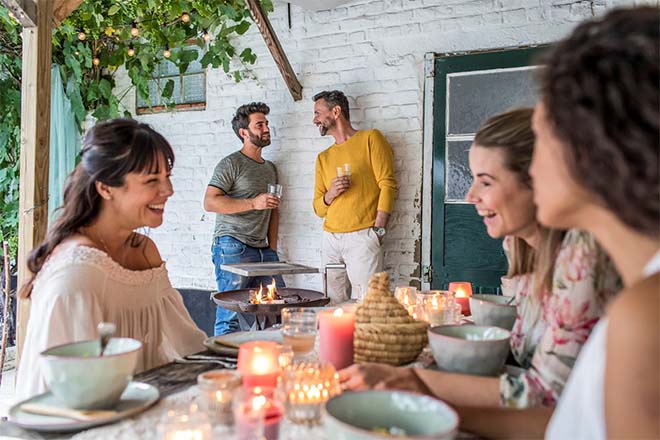 Spaas creëert instant zomersfeer met nieuwe pastelkaarsen & theelichtjes