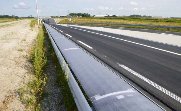 Zonnecellen-op-vangrail-eerste-praktijkproef-afgerond