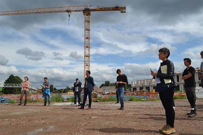 Provinciegouverneur legt eerste buis van coöperatief warmtenet op Minerve-site