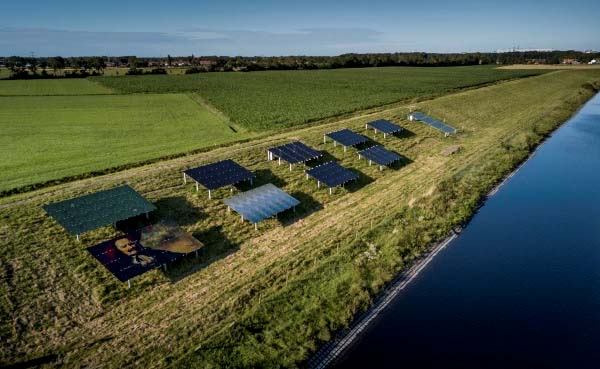 Proef met zonnepanelen op dijk in Zeeland