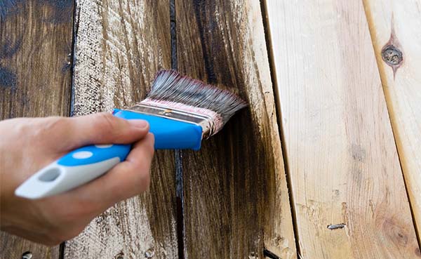 Geef-je-tuin-een-nieuwe-look-door-jouw-tuinhuis-te-schilderen