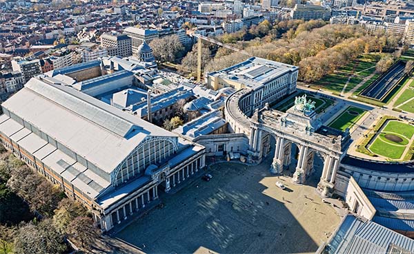 De Regie der Gebouwen vernieuwt de daken van Autoworld in het Brusselse Jubelpark