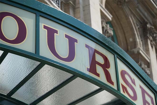 Terras-luifels in de Beursstraat in al hun glorie hersteld