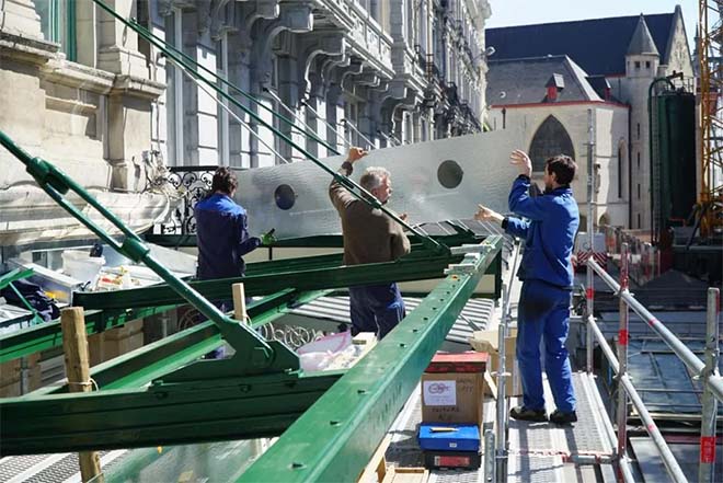 Terras-luifels in de Beursstraat in al hun glorie hersteld