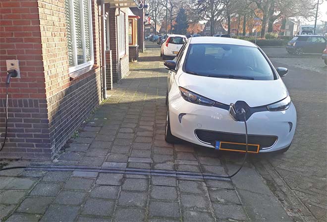 Nieuwe EV-kabelgoottegels lossen voetpadprobleem voor steden en gemeenten op