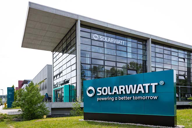 Solarwatt realiseert grootste productielijn voor glas-glas zonnepanelen in Europa