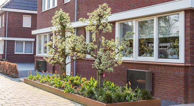 Bestaande woningen tot 80% van het gas af door AI gedreven hybride warmtepomp