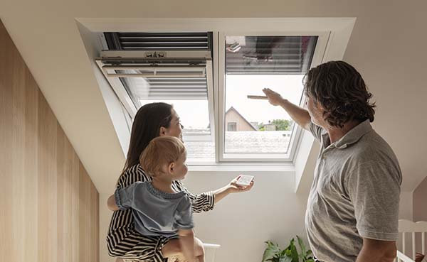 Velux lanceert nieuwe 2in1 en 3in1 elektrische dakramen op zonne-energie