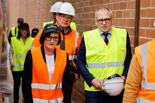 Minister Diependaele bezoekt CO2-neutrale strippenlijn van Wienerberger