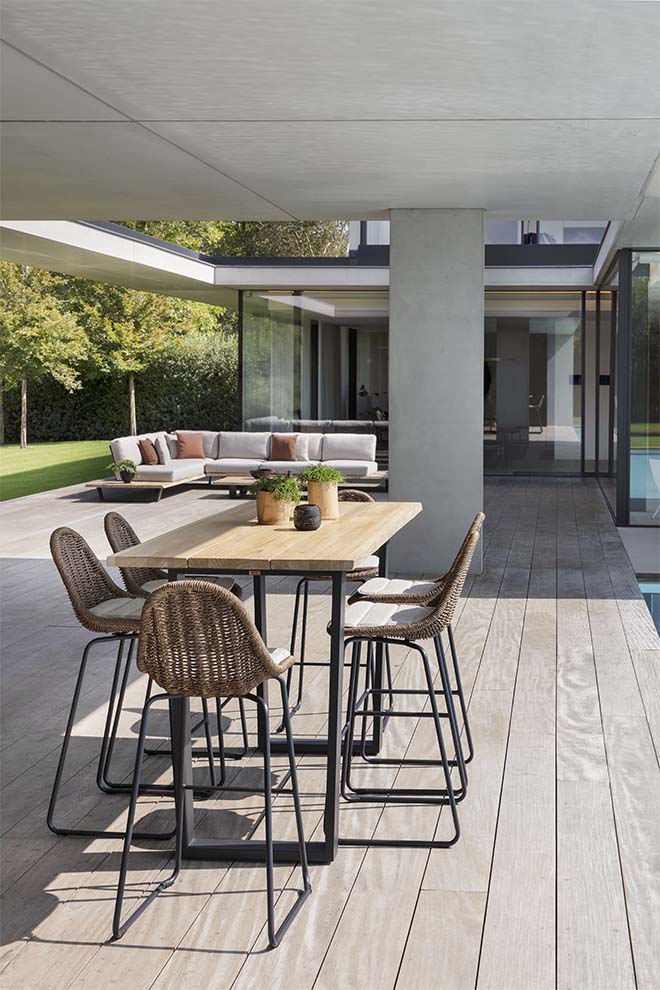 Hoogzomer op het terras: high dining tables & chairs