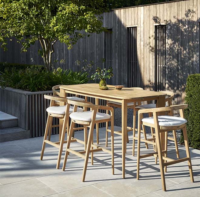 Hoogzomer op het terras: high dining tables & chairs