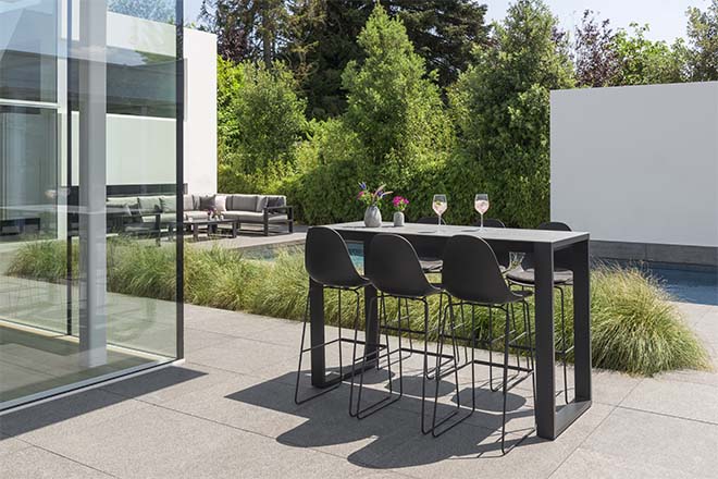 Hoogzomer op het terras: high dining tables & chairs