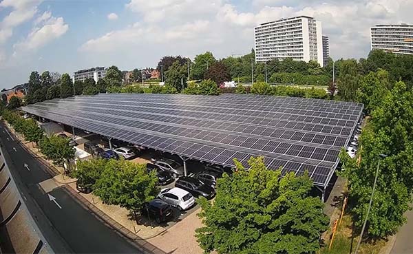 Waasland Shopping bouwt één van de grootste zonnepanelen carports