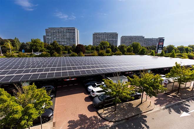 Waasland Shopping bouwt één van de grootste zonnepanelen carports van Vlaanderen