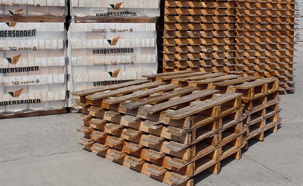 Vandersanden-start-pilootproject-voor-retourservice-van-houten-pallets