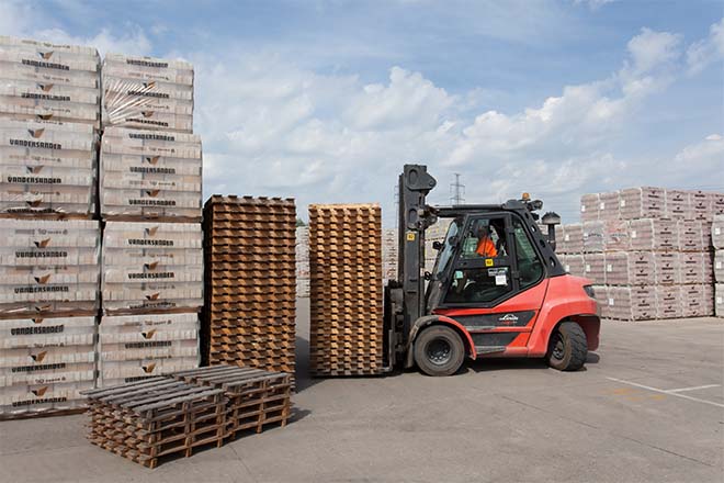 Vandersanden start pilootproject voor retourservice van houten pallets