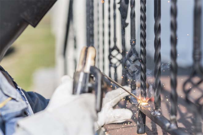 Sierpoorten laten plaatsen: zo gaat dat in zijn werk