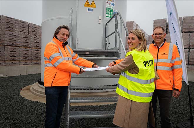 Baksteenproducent Vandersanden neemt eerste eigen windturbine officieel in gebruik