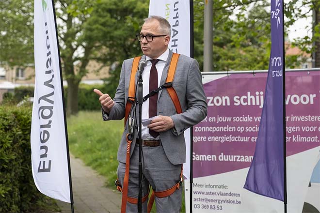 Woonmaatschappij Vlaamse Ardennen installeert 30.000ste ASTER-zonnepaneel