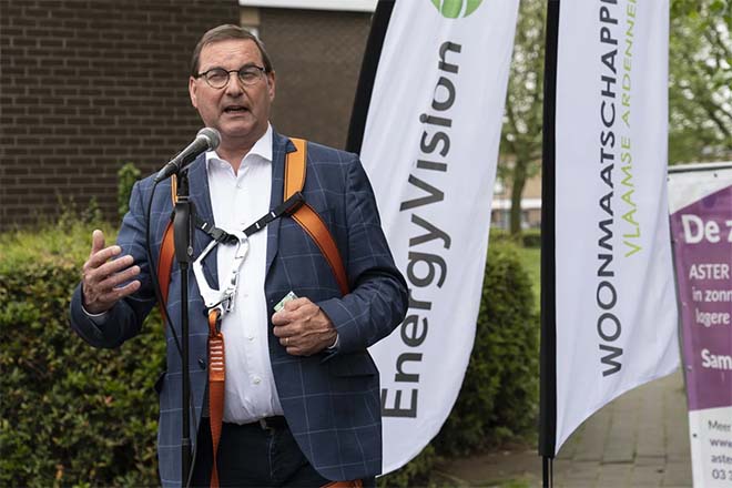Woonmaatschappij Vlaamse Ardennen installeert 30.000ste ASTER-zonnepaneel
