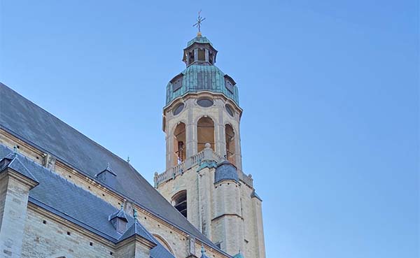 Sint-Andrieskerk-in-voorjaar-2025-volledig-uit-de-stellingen