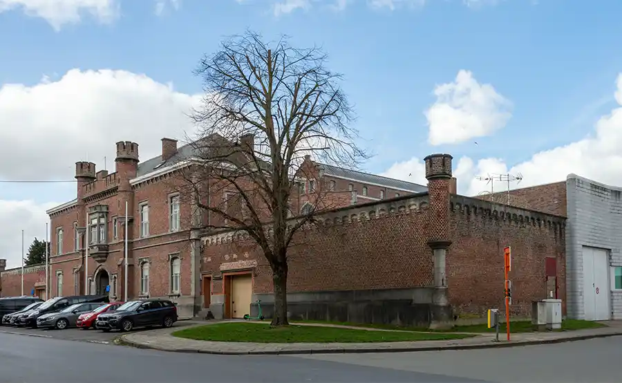 De Regie der Gebouwen moderniseert de gevangenis van Ieper en breidt ze uit