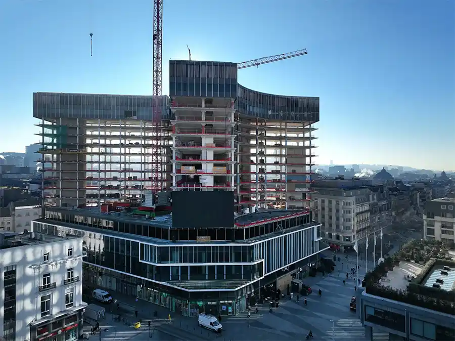 Grondige renovatie van iconisch modernistisch gebouw in hartje Brussel van start