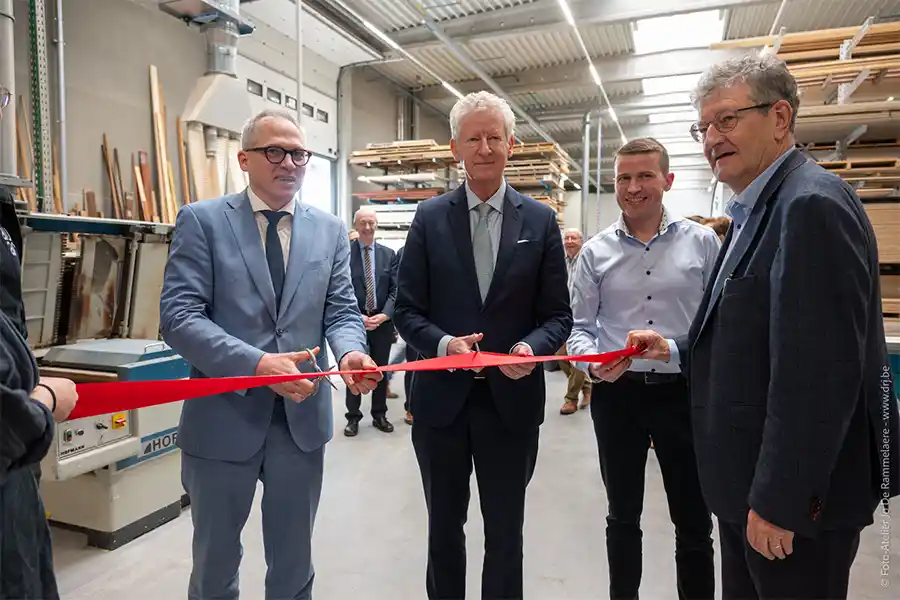 Eerste gerobotiseerde microfabriek voor modulaire woonunits geopend